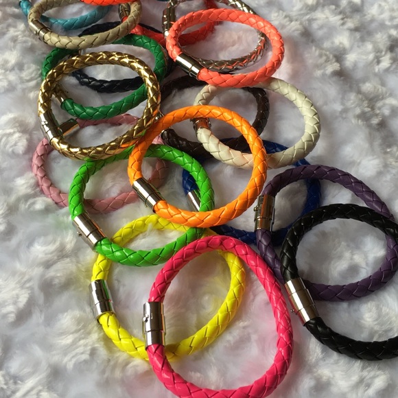 CAROL TIFFANY BLUE MAGNETIC WOVEN CLASP BRACELET - Picture 5 of 6